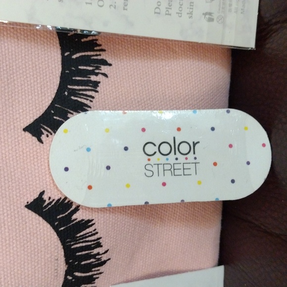 Eyelash Makeup Pouch with Goodies - Picture 11 of 14